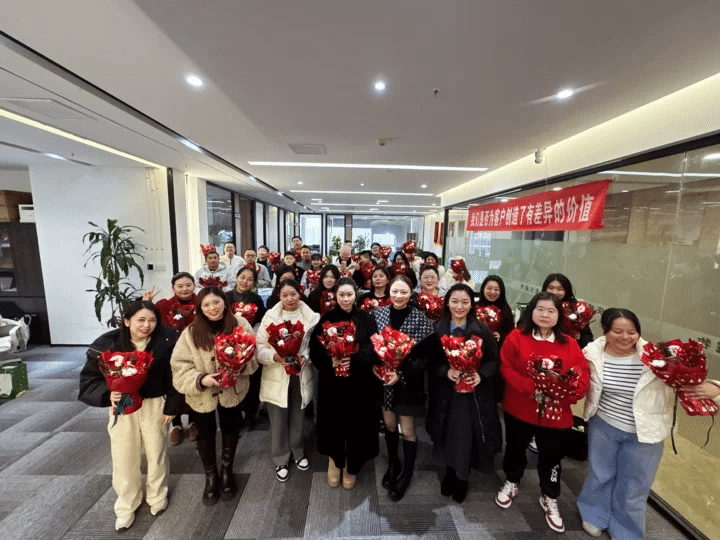 25年，太阳城娱乐圣诞礼物派发中